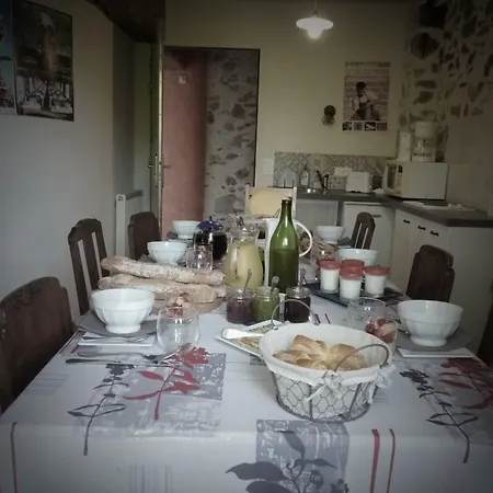 D'hotes Le Chateau Rouge Bed & Breakfast