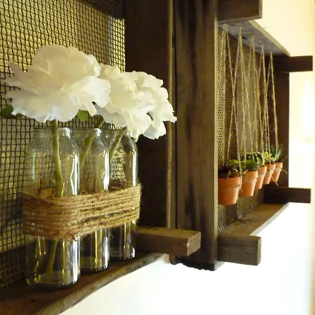 D'hotes Le Chateau Rouge Bed & Breakfast 3*