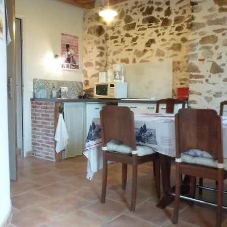 ベッド・アンド・ブレックファスト D'hotes Le Chateau Rouge 3*