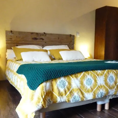 ベッド・アンド・ブレックファスト D'hotes Le Chateau Rouge