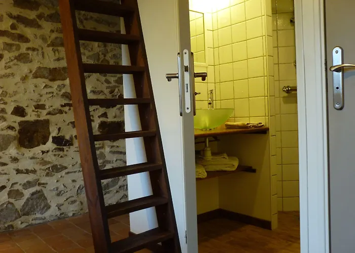 D'hotes Le Chateau Rouge Bed & Breakfast 3*