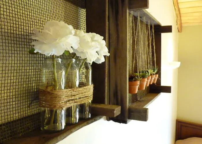 D'hotes Le Chateau Rouge Bed & Breakfast 3*