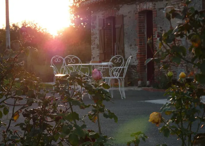 D'hotes Le Chateau Rouge Bed & Breakfast Saint-Germain-sur-Moine