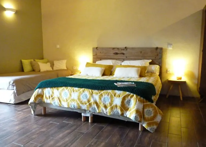 D'hotes Le Chateau Rouge Bed & Breakfast 3*